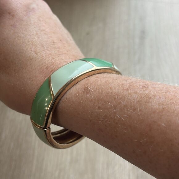 VTG Gold Tone Green Aqua Alternating Enamel Clamper Bangle Bracelet Wavy Unbrand - Picture 6 of 11